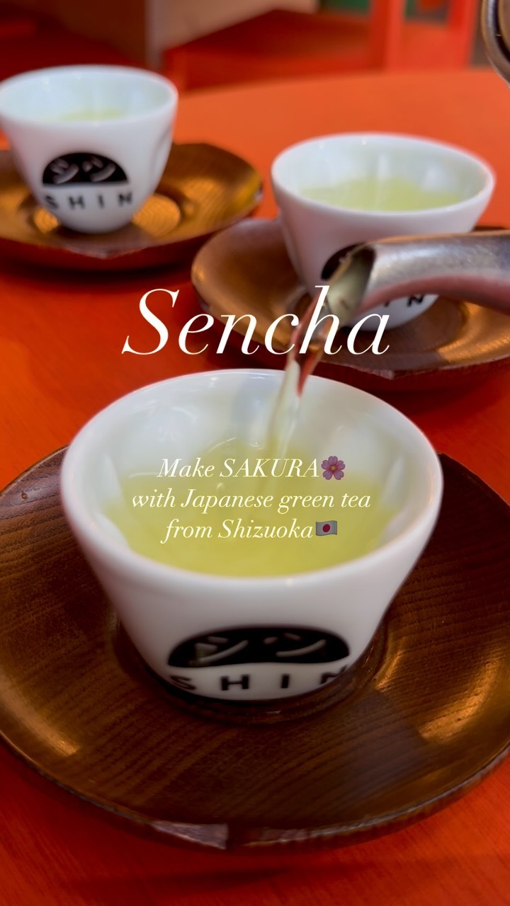 煎茶(Sencha/Japanese green tea)

#traditionaljapaneseflavors 
#japaneserestaurant 
#japanesegreentea 
#japaneseteacup 
#greentea 
#sencha 
#煎茶 
#日本茶 
#日本茶カフェ